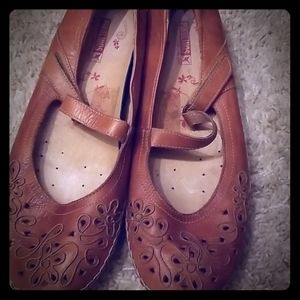Pikolinos Mary Janes. Size 39.